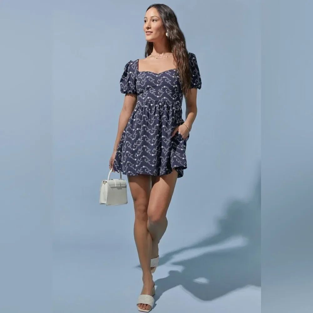 Francesca’s Sophia Tie Back Embroidered Mini Dress Size Large
